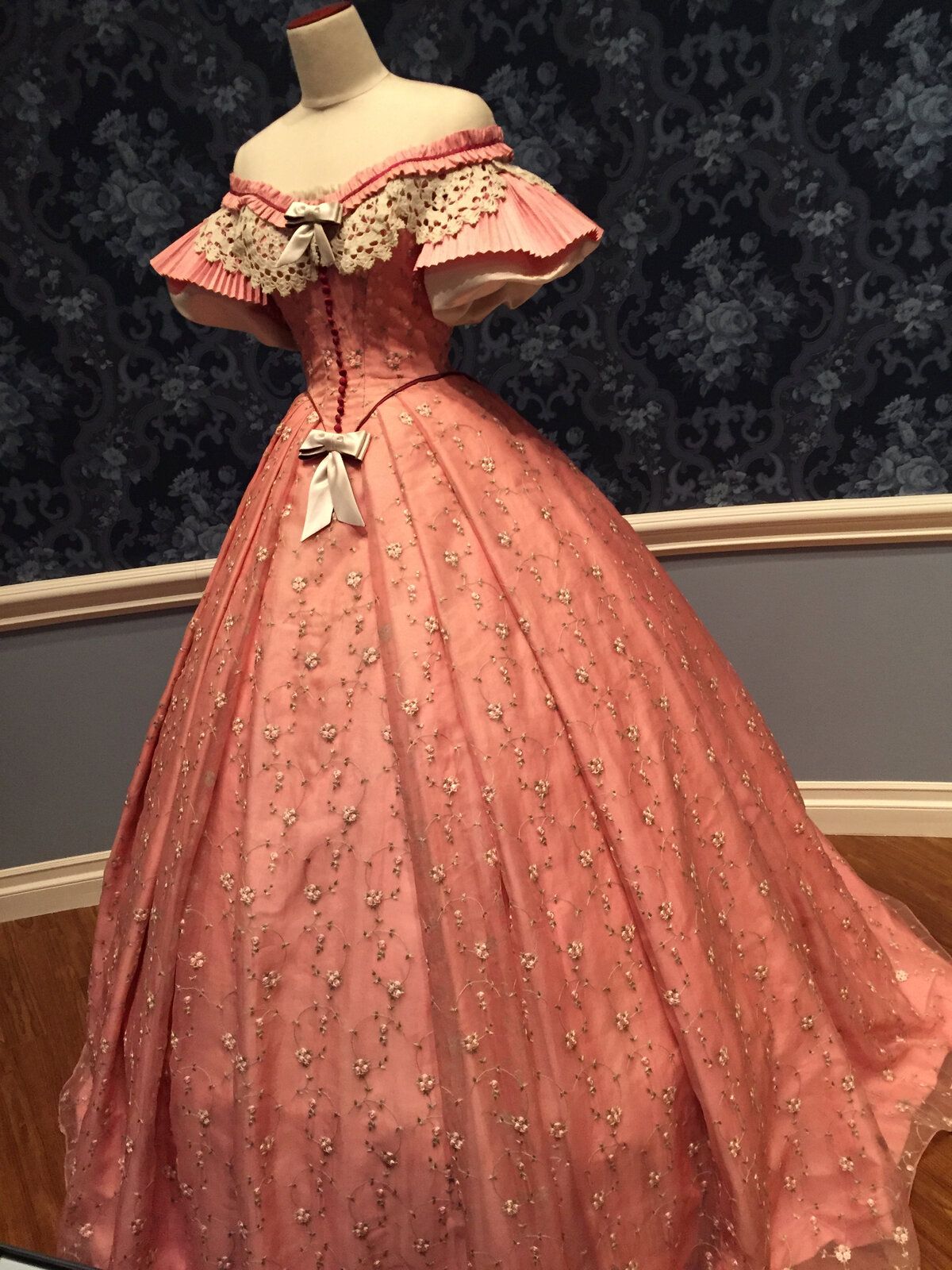 chinese dress ladies Amazon.com: Willyacos North and South Dress Cosplay Victorian Civil War  Southern Belle Ball Gown 1860 Dresses for Women Vintage Costume (Pink, XS)  : Clothing, Shoes & Jewelry main image 0