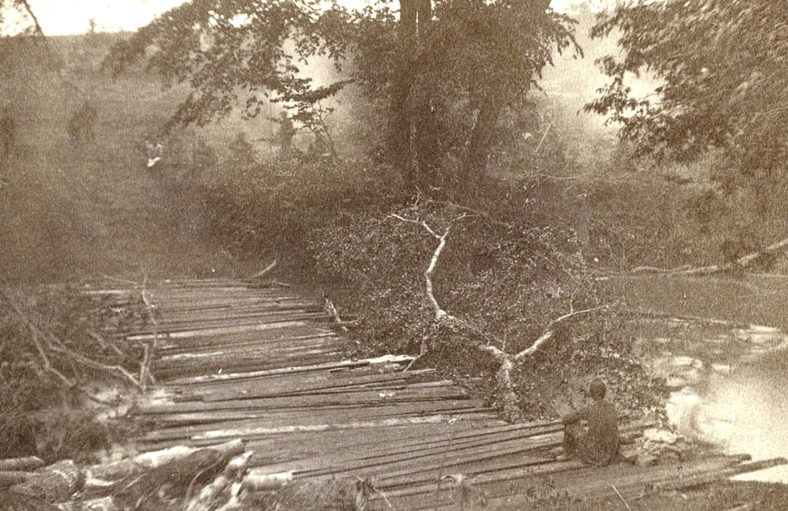 pontoon small.jpg