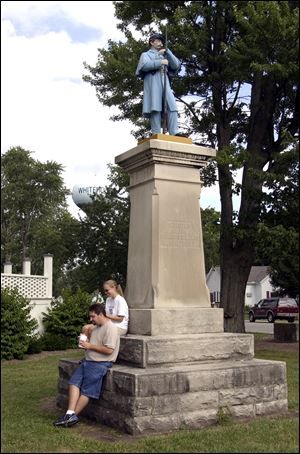 statue02.jpg